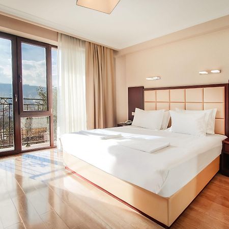 Gtm Plaza Hotel Тбилиси Екстериор снимка