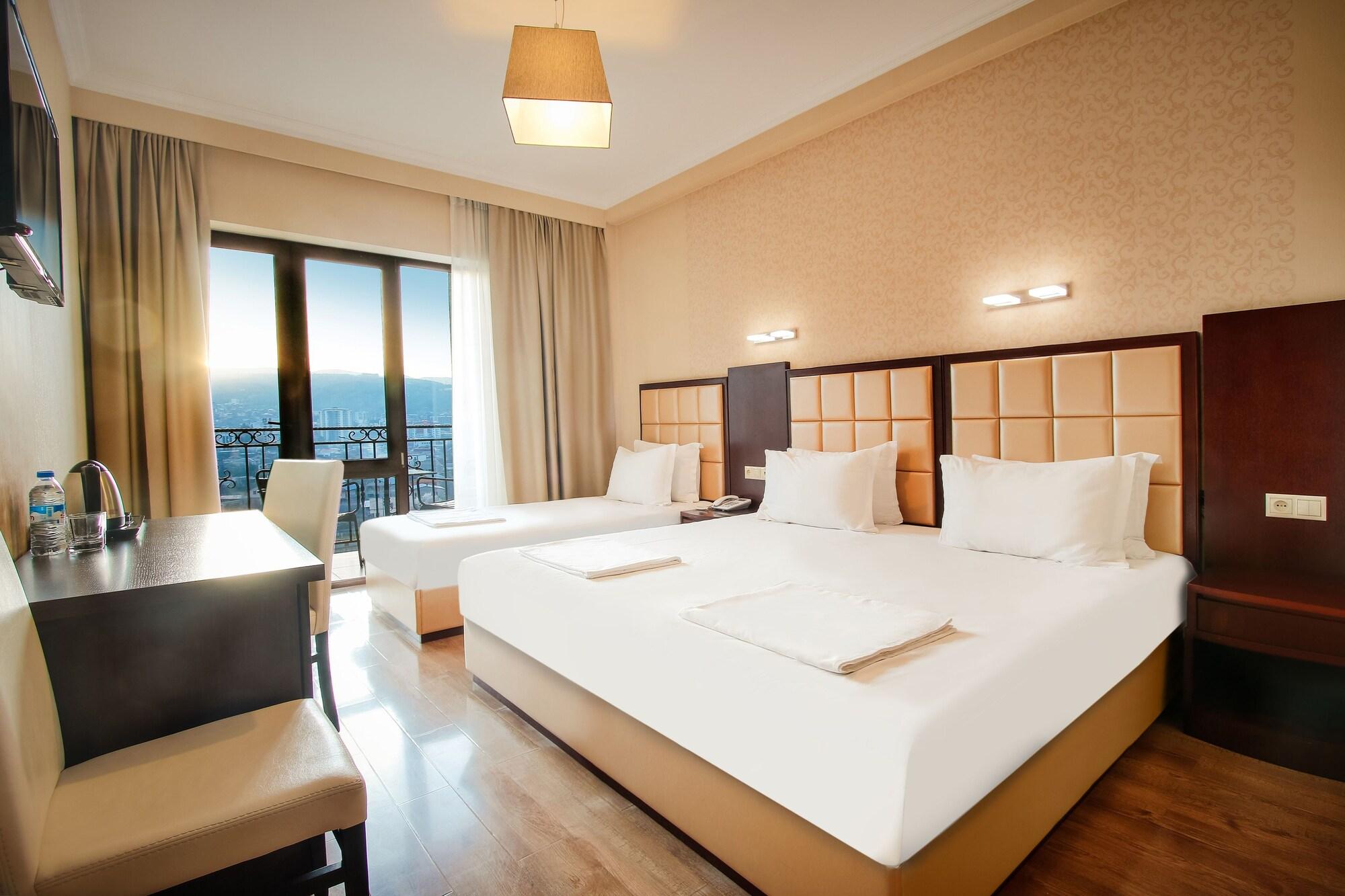 Gtm Plaza Hotel Тбилиси Екстериор снимка