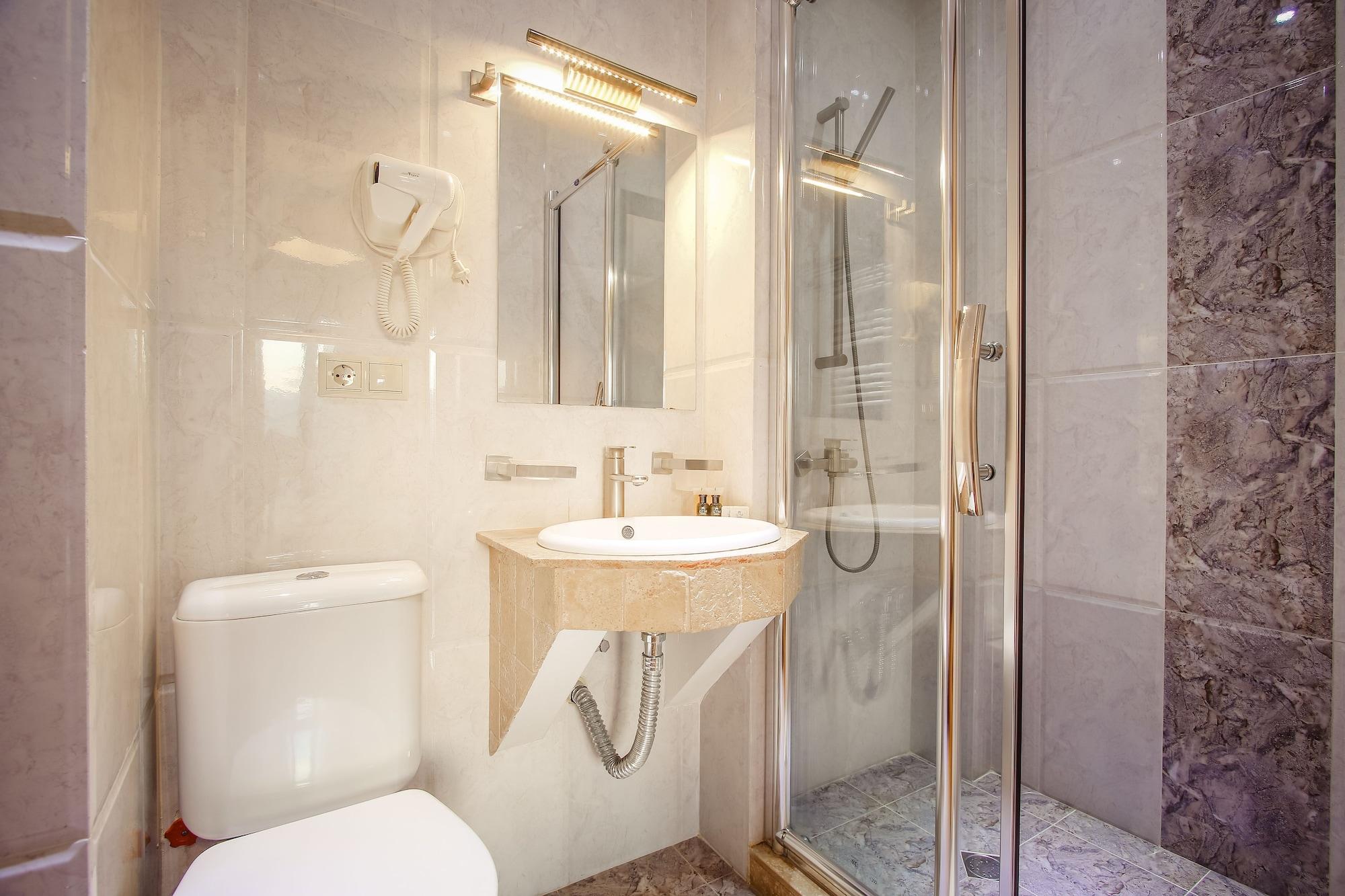 Gtm Plaza Hotel Тбилиси Екстериор снимка