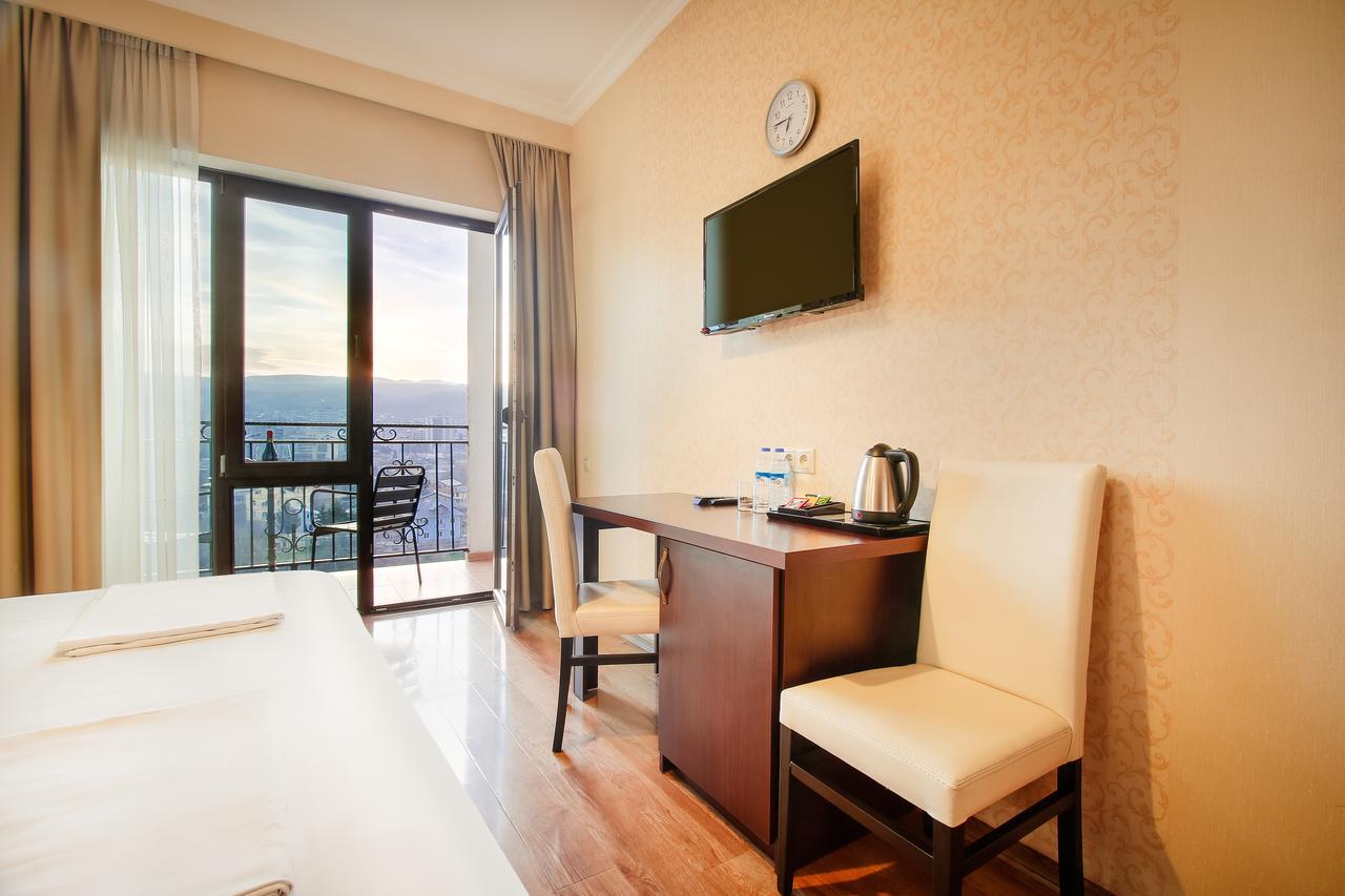Gtm Plaza Hotel Тбилиси Екстериор снимка