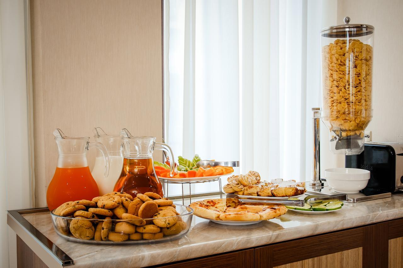 Gtm Plaza Hotel Тбилиси Екстериор снимка