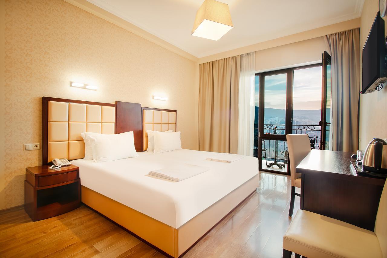 Gtm Plaza Hotel Тбилиси Екстериор снимка