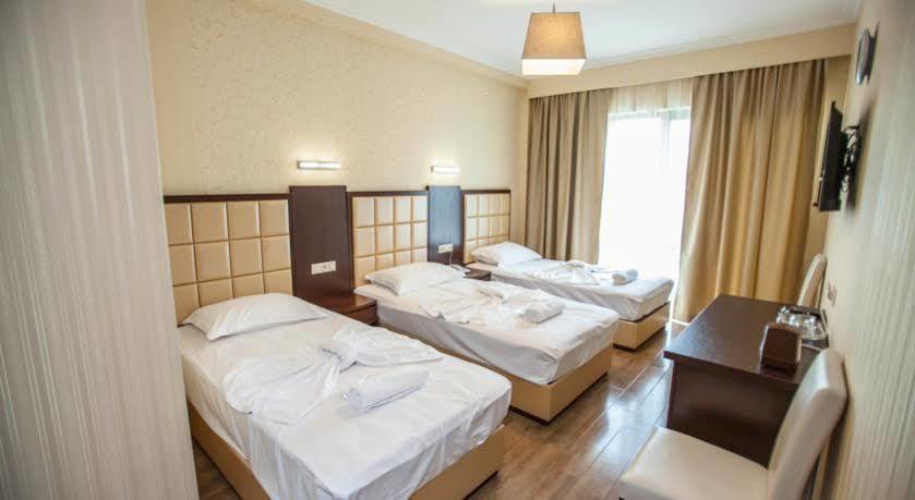 Gtm Plaza Hotel Тбилиси Екстериор снимка
