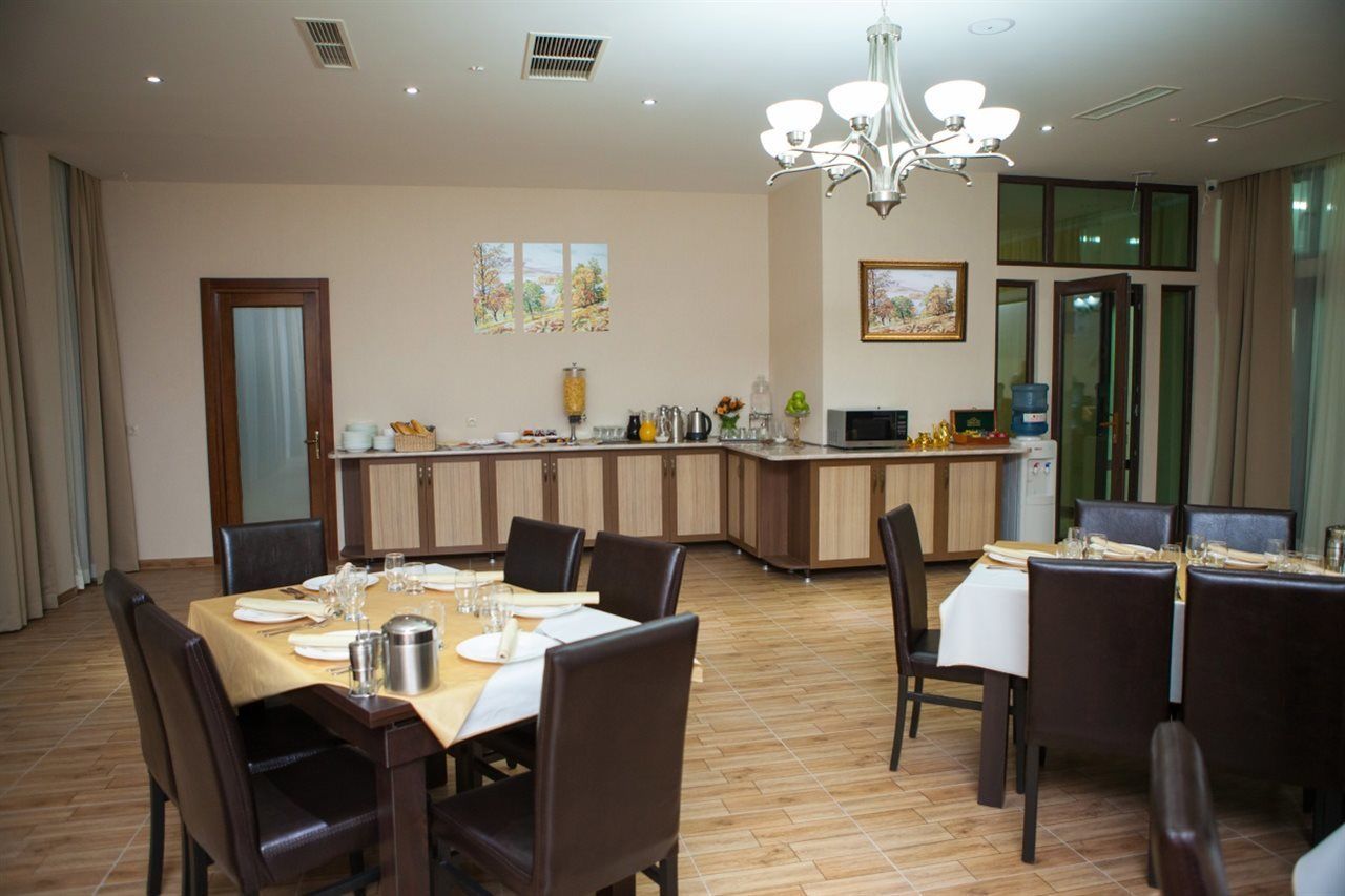 Gtm Plaza Hotel Тбилиси Екстериор снимка